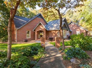 902 2nd Avenue Dr NE, Conover, NC 28613