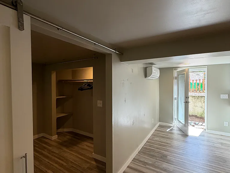 SE 26th Ave — Photo 19