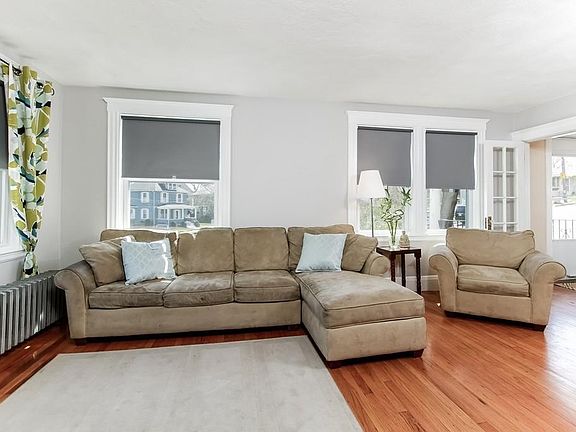 5th image of 44 Fernwood Ave