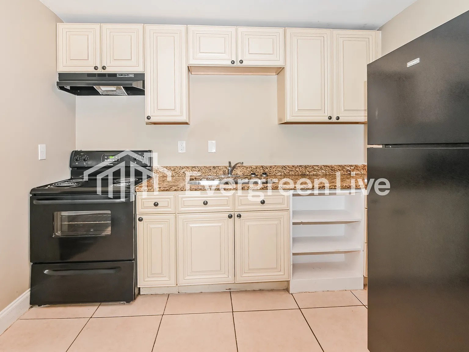 3 bed, 1.0 bath, 888 sqft, $1,245 — Photo 4