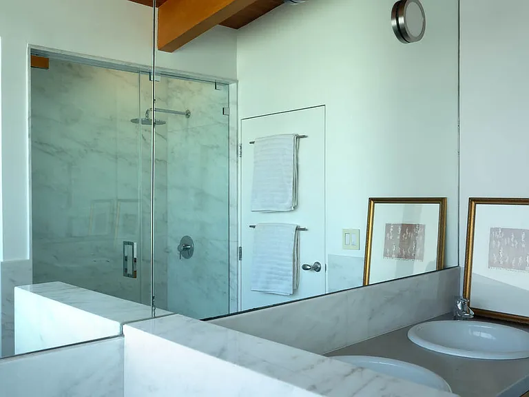 15146 Mulholland Dr — Photo 14