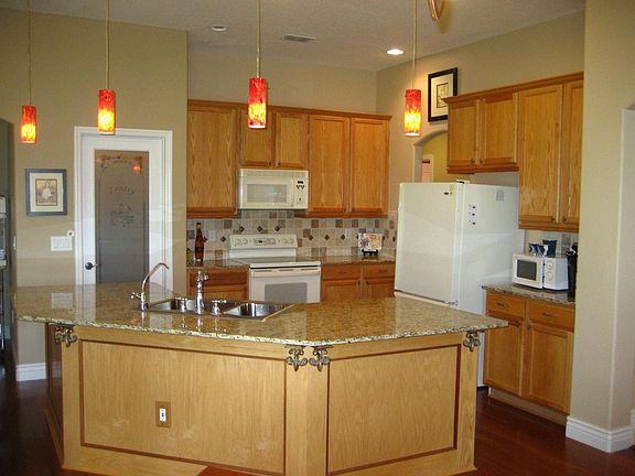 4th image of 16313 Magnolia Bluff Dr