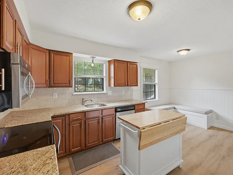 817 Wyldewood Rd — Photo 10