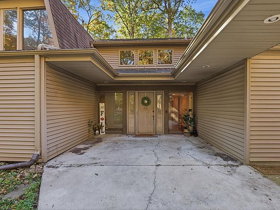 3rd image of 2210 Springmill Rd