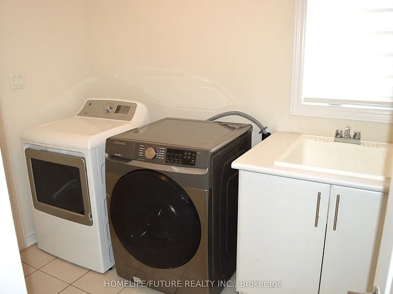 28 McCaskell St — Photo 13