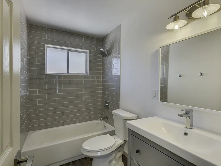 $0 First Month Rent! Remodeled 2 Bed Casita w/ Private Patio, W/D & Pool — Photo 23