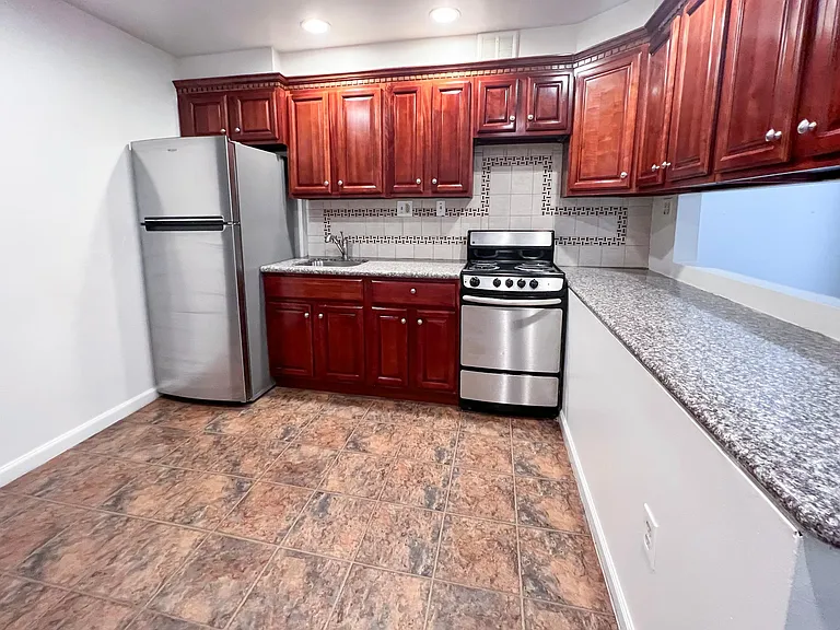 1611 Bainbridge St #1 — Photo 1