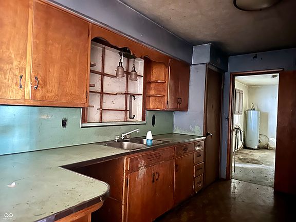 3rd image of 1551 Darlington Ave