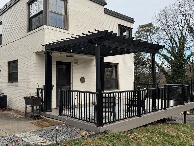106 Circle Dr — Photo 1