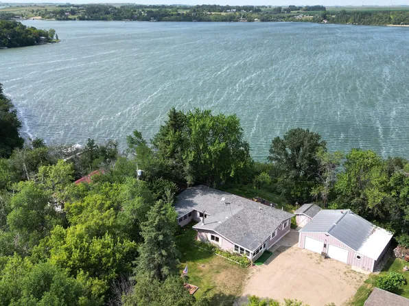 349 Glenwood Ave, Jamestown, ND 58401