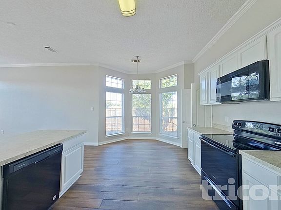 3rd image of 1362 Meadow Creek Dr