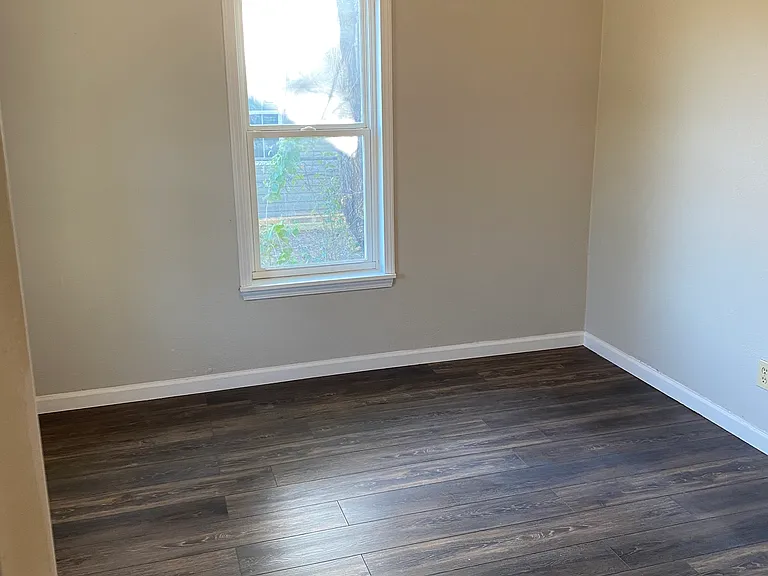 209 E Washington St — Photo 10