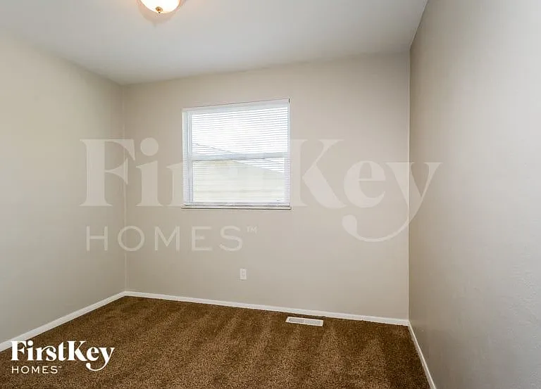 1555 Florida Dr — Photo 10