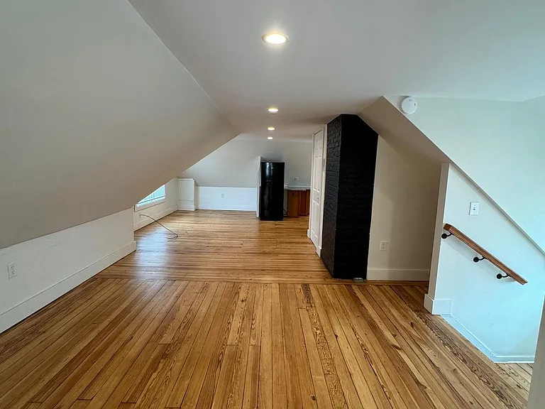 302 E Market St #3 — Photo 8