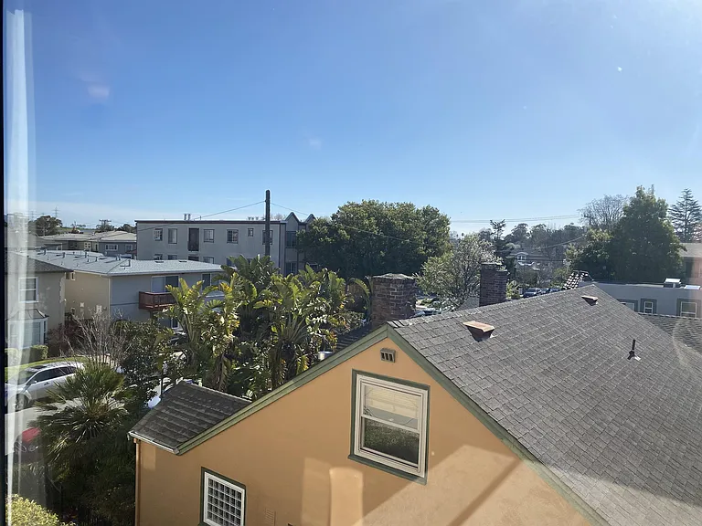 1117 Laguna Ave #5 — Photo 11