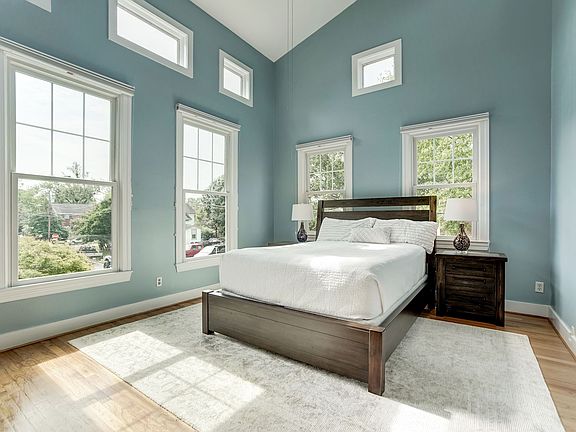 3rd image of 101 E Del Ray Ave