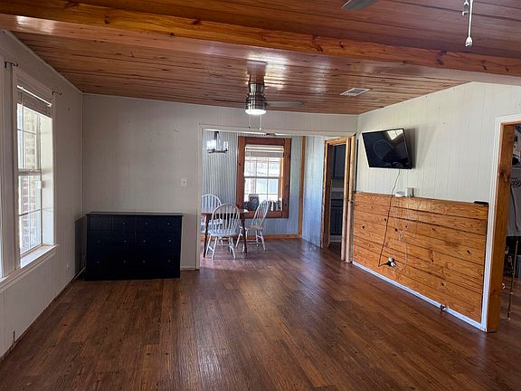 2nd image of 910 Cupit St