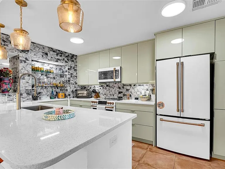 910 Pinellas Bayway S #107 — Photo 10