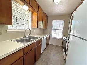 616 W Ridge Dr — Photo 5