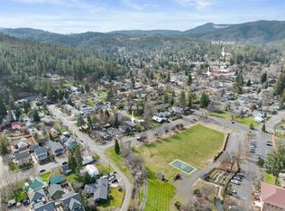 280 N 7th St, Jacksonville, OR