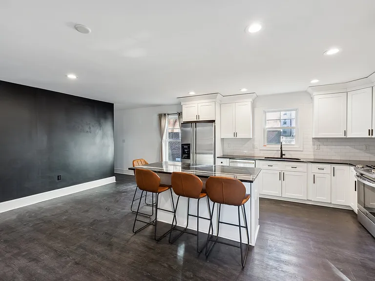 113 S Laurel St #A — Photo 2