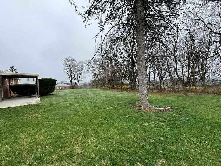 6641 Conway Rd — Photo 25