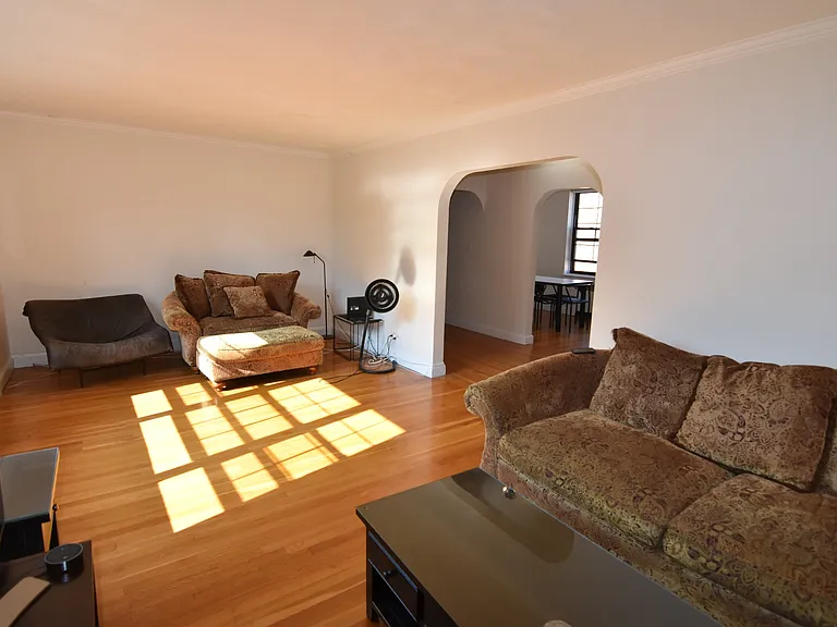 94 Marion St #5 — Photo 2