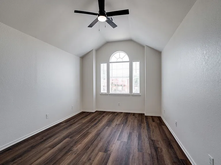 947 Winterstone Dr — Photo 14