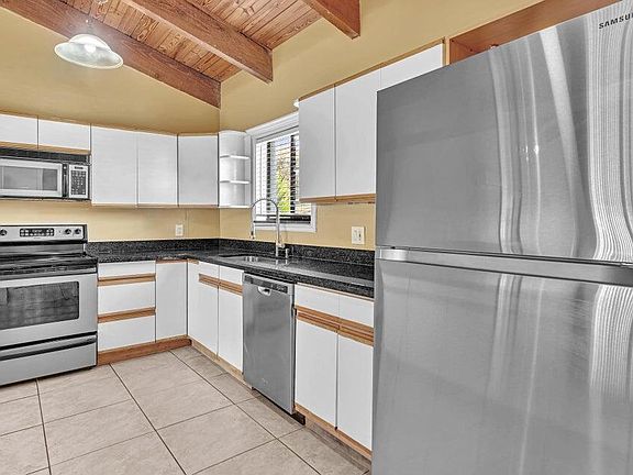 5th image of 2438 Southridge Rd