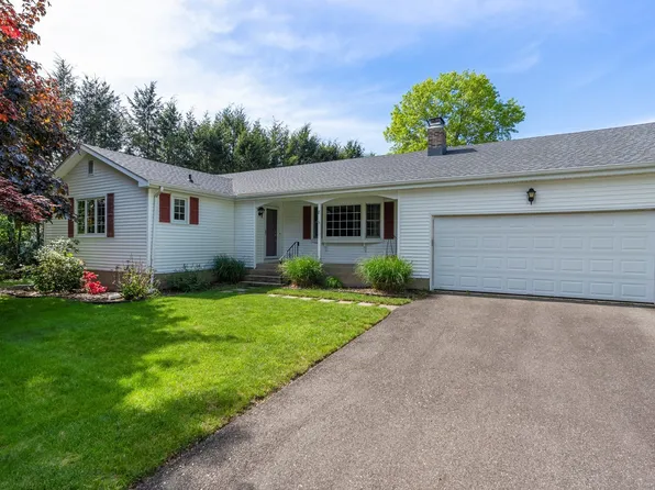 8 Hampshire Place, Cromwell, CT 06416