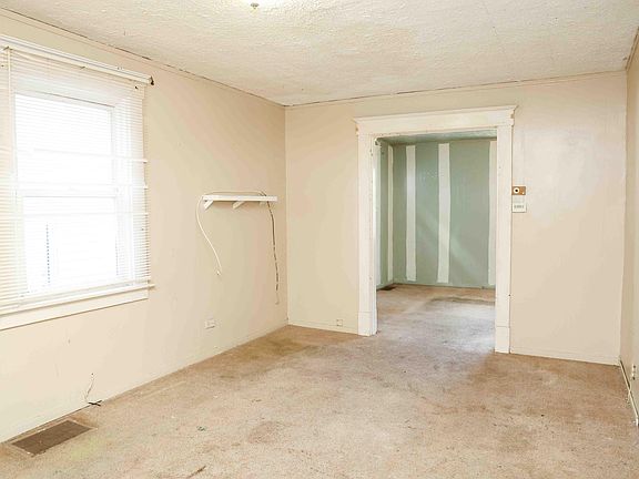 3rd image of 3313 Latonia Ave