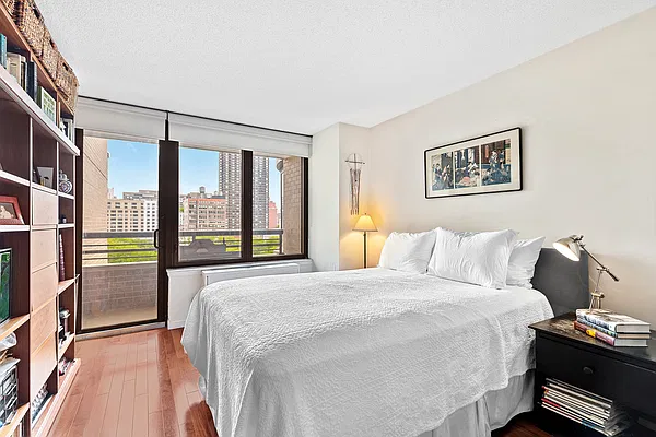 Sold by R New York | media 6