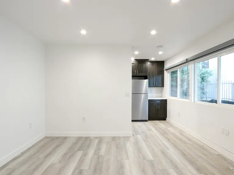 410 Lucas Ave #C — Photo 16
