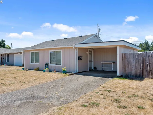 1560 Hayes St, North Bend, OR 97459