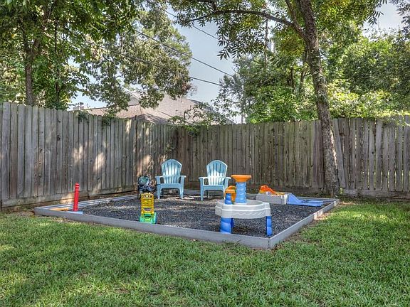 4th image of 1514 Du Barry Ln