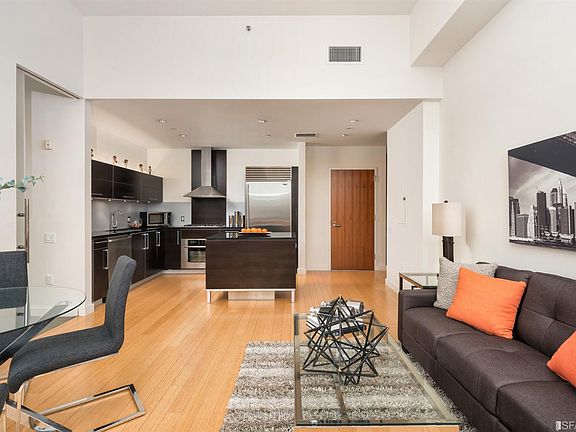 5th image of 207 King St APT 412
