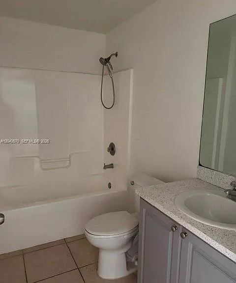 625 Meadow Rd #625 — Photo 4