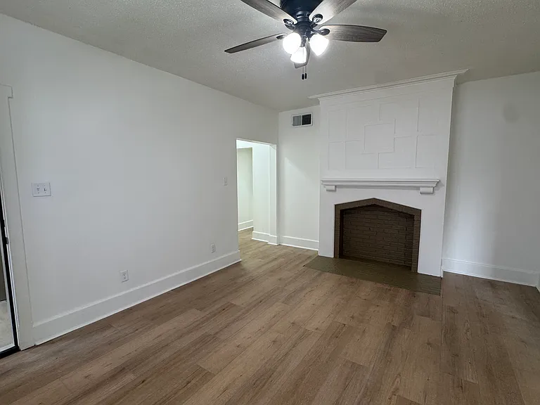 410 E 13th St #B — Photo 3