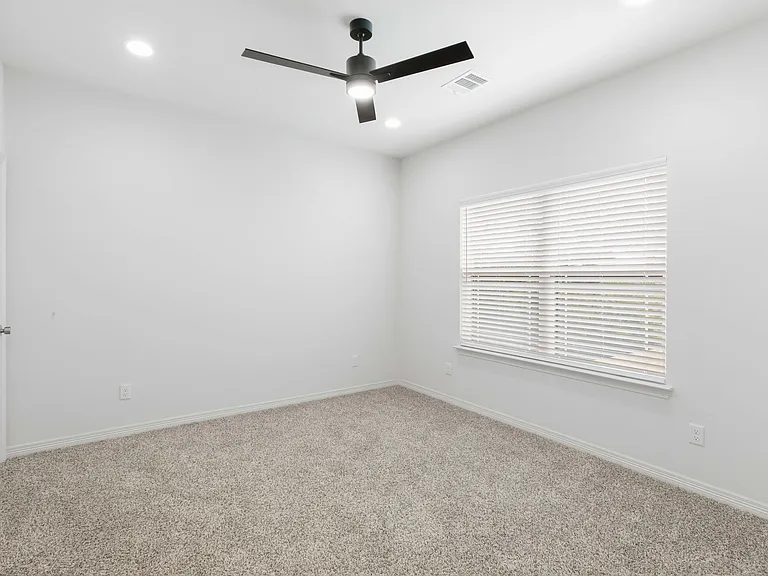 307 Sterling St #D — Photo 25