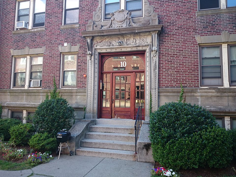1st image of 10 Greenway Ct APT 1