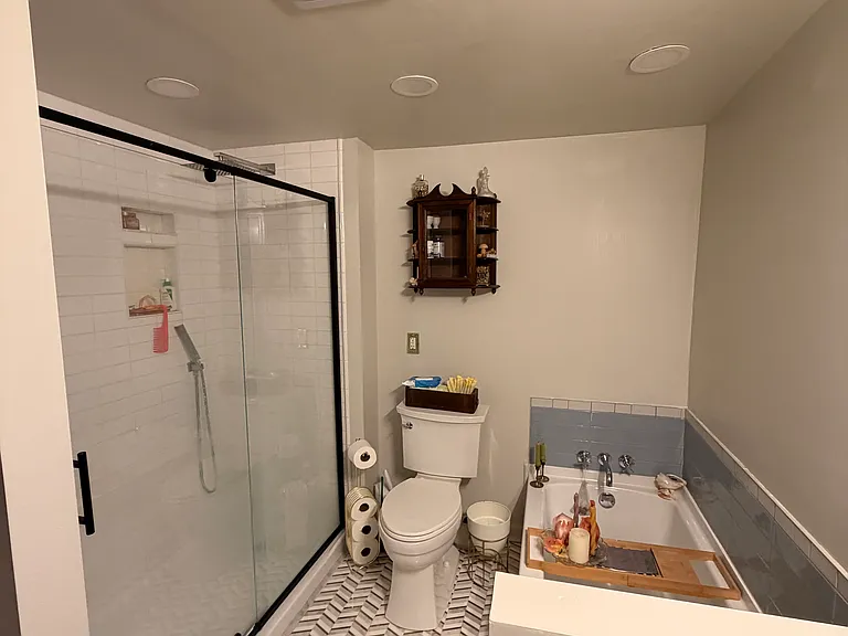 122 E Logan St — Photo 11