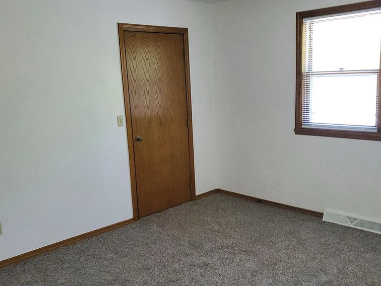 1335 Meadow Ln — Photo 10