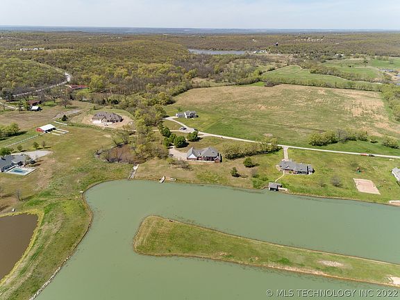 5th image of Lake Dr