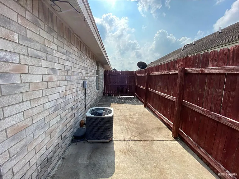 2220 W Candlelight Ln #1 — Photo 13