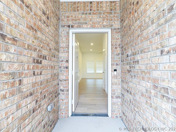 5th image of 10897 S 271st East Ave