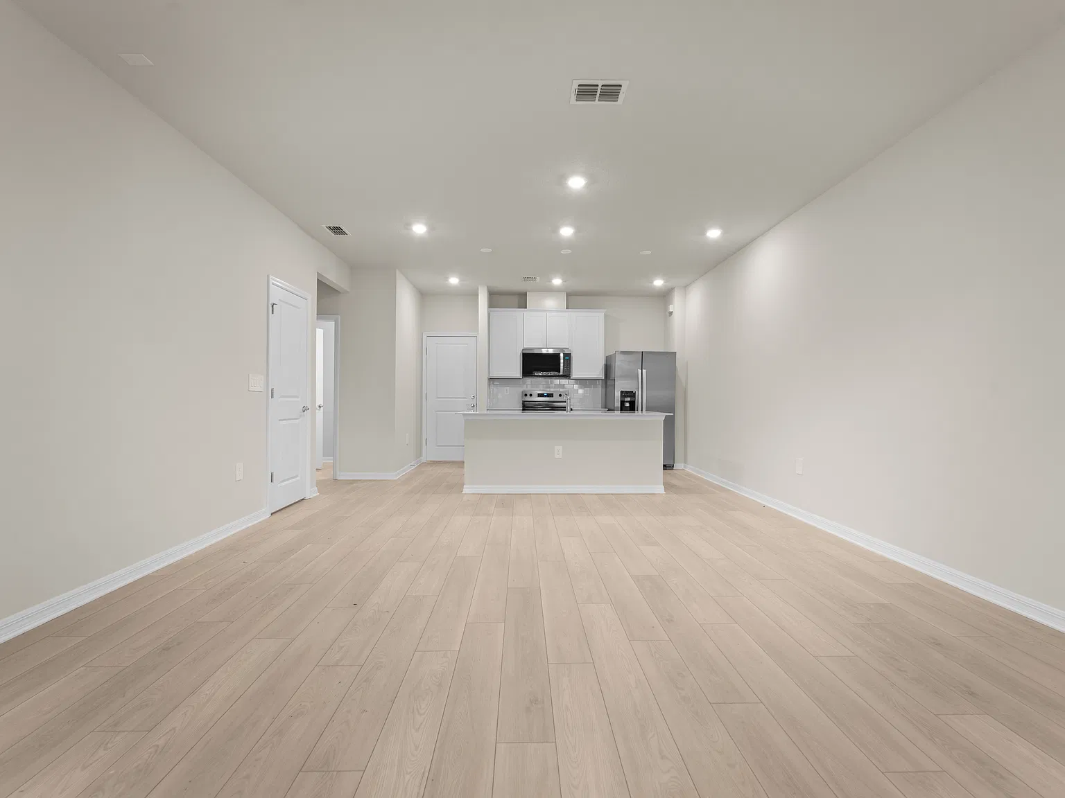 3 bed, 2.5 bath, 1553 sqft, $2,400 — Photo 4