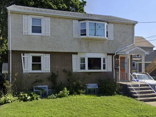 183 Grove St #1, Waltham, MA 02453