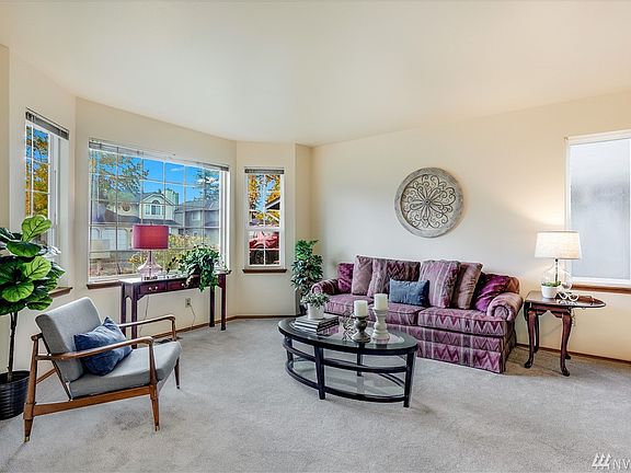 Formal living room with new carpet and refreshed paint.