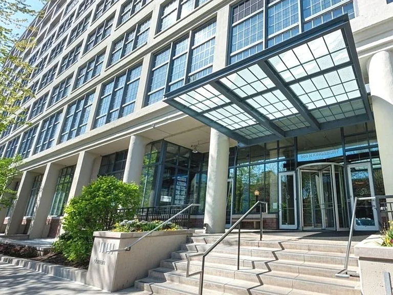 900 N Kingsbury St #1057 — Photo 1