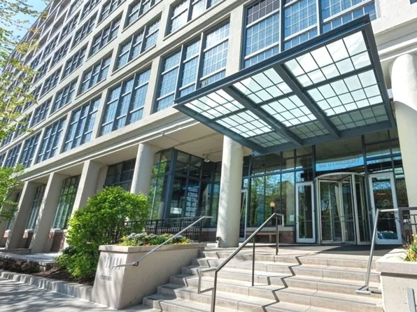 900 N Kingsbury St APT 1057, Chicago, IL 60610